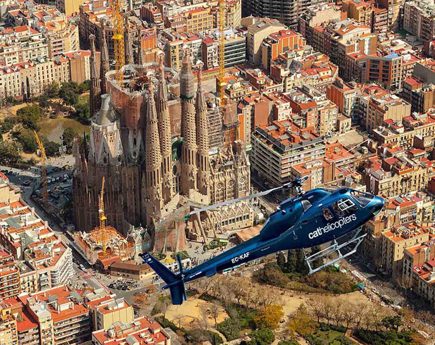 Vuelo en helicóptero por la ciudad y costa de Barcelona