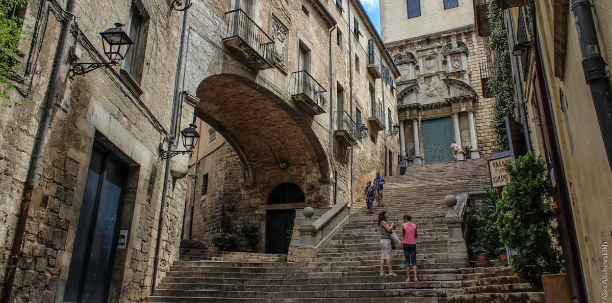 Girona & Figueres and Dalí Museum one day tour from Barcelona