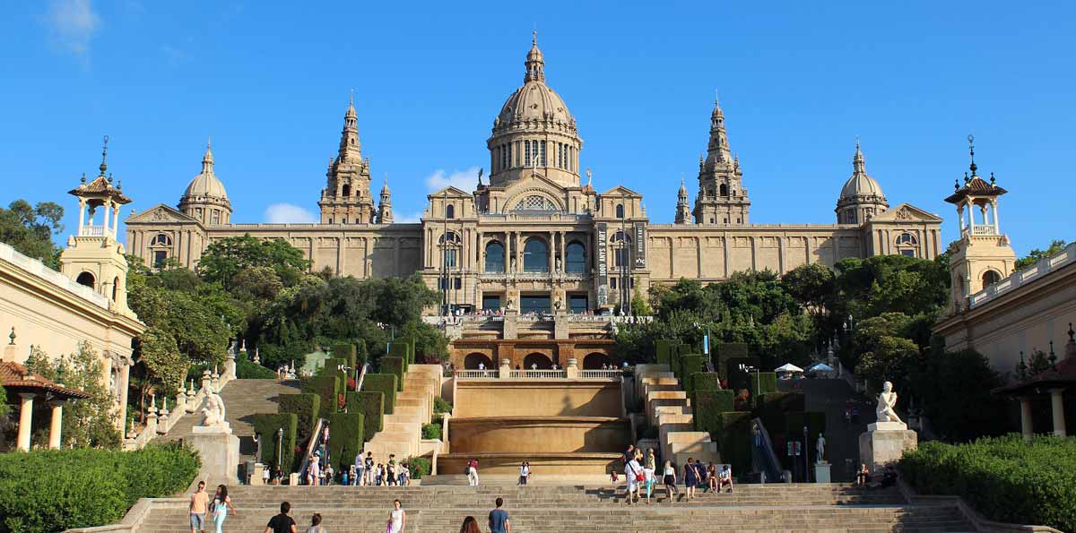Barcelona Highlights Tour: Panoramic Tour, Montjuïc, Spanish Village & Gothic Quarter