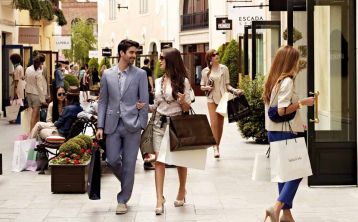 La Roca Village shopping tour with bus from Barcelona