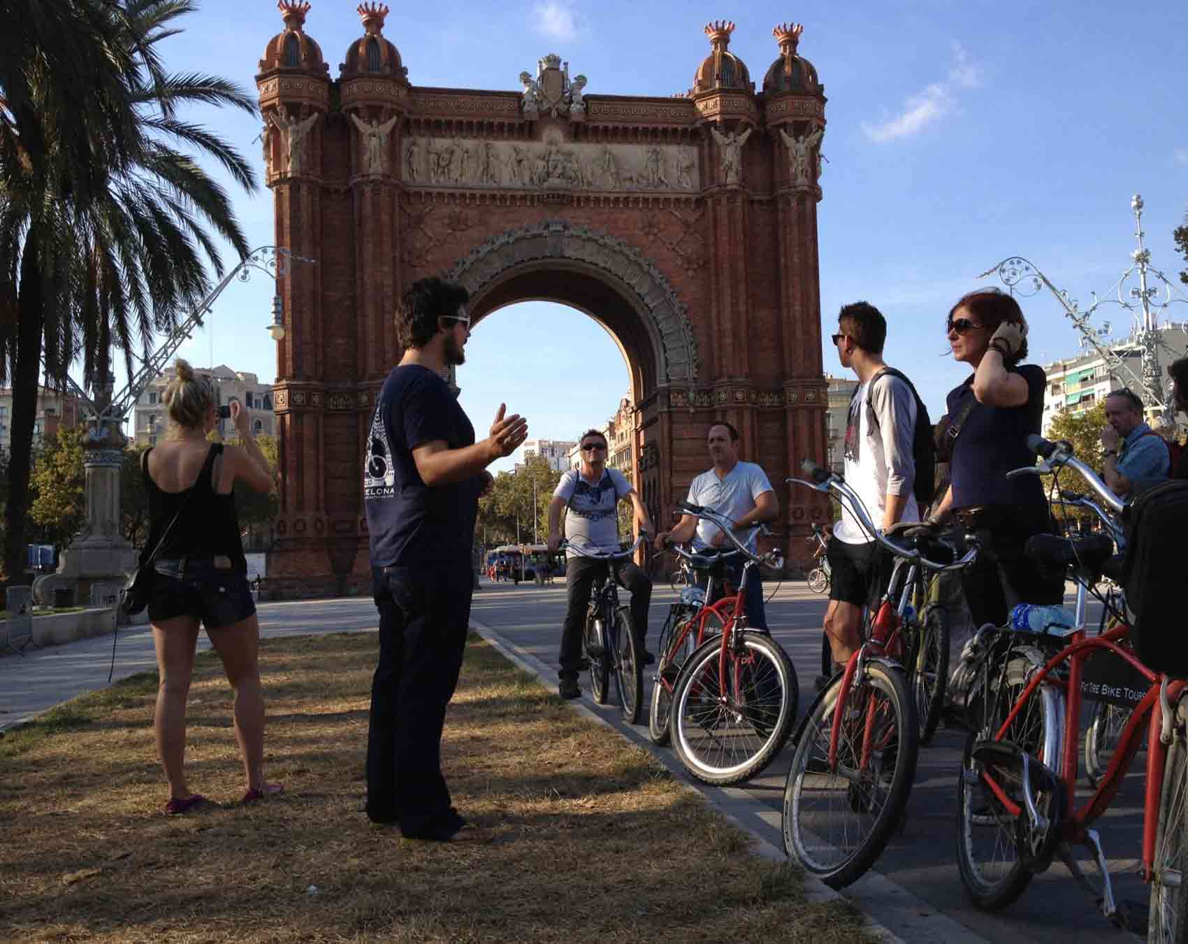 Tour  en bicicleta por los imprescindibles de Barcelona