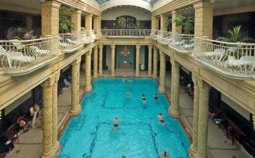 Visita guiada en Budapest + Entrada al Balneario Gellért