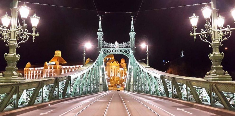 Budapest Night Tour with dinner & tipical show