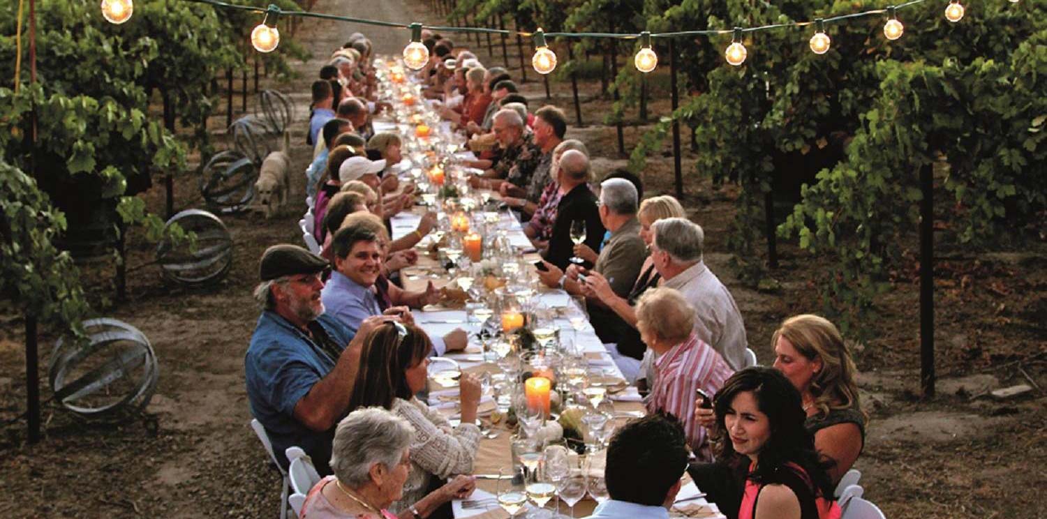 Cena en un viñedo de la Toscana