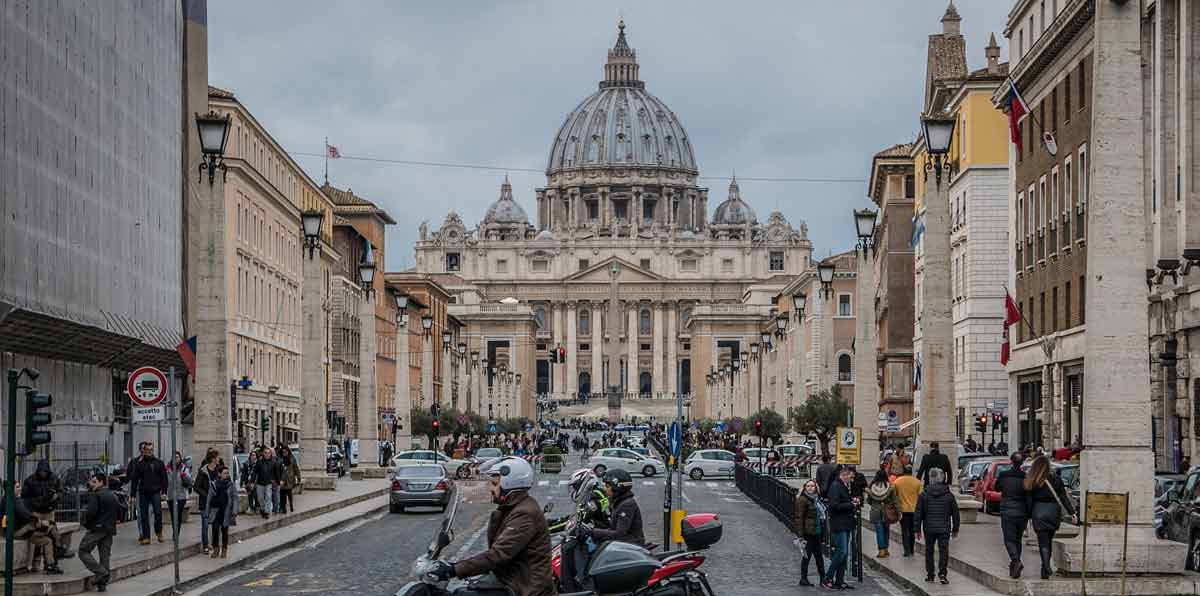 Tour en Roma: Coliseo y Vaticano sin colas con almuerzo