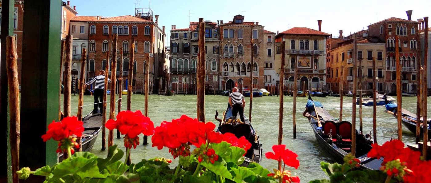 Viaje en góndola en Venecia con serenata