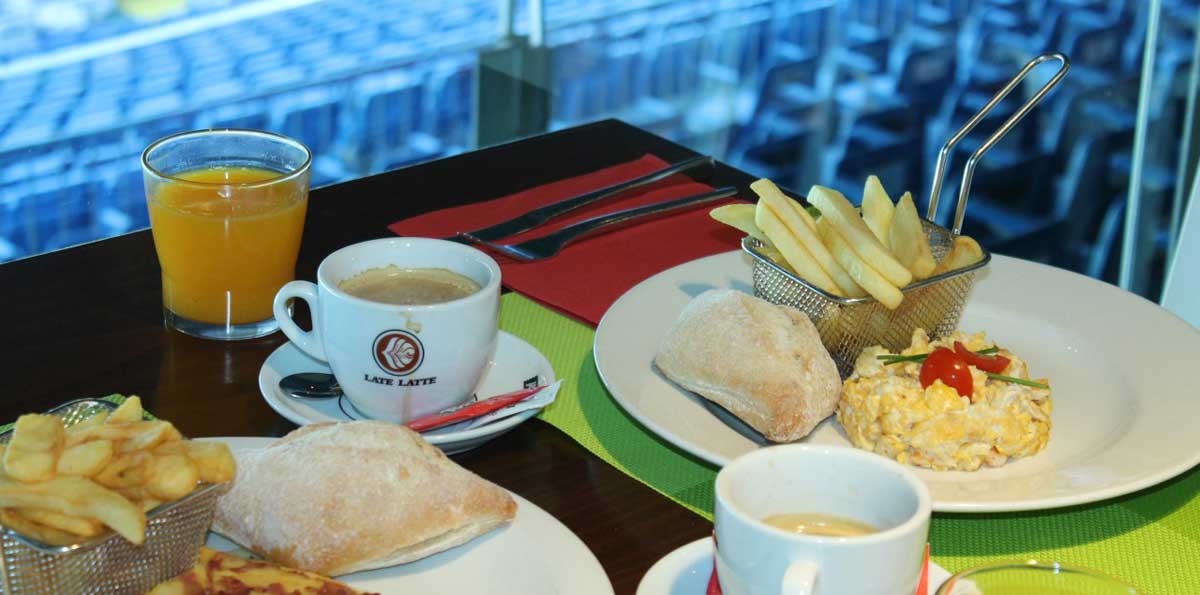 Tour del Estadio Santiago Bernabéu con comida en el Real Café