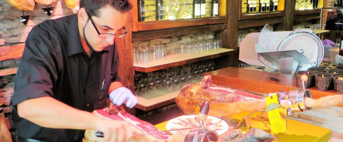Madrid Food Tour: Wine Tasting & Iberian Ham