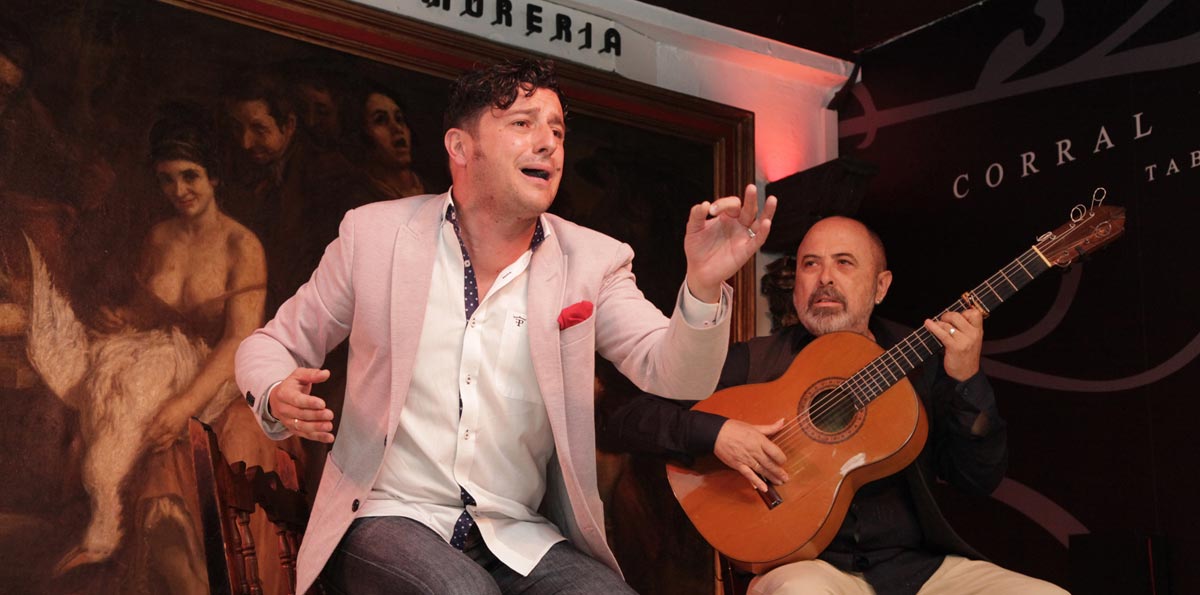 Madrid: Espectáculo Flamenco en El Corral de la Morería con copa o cena