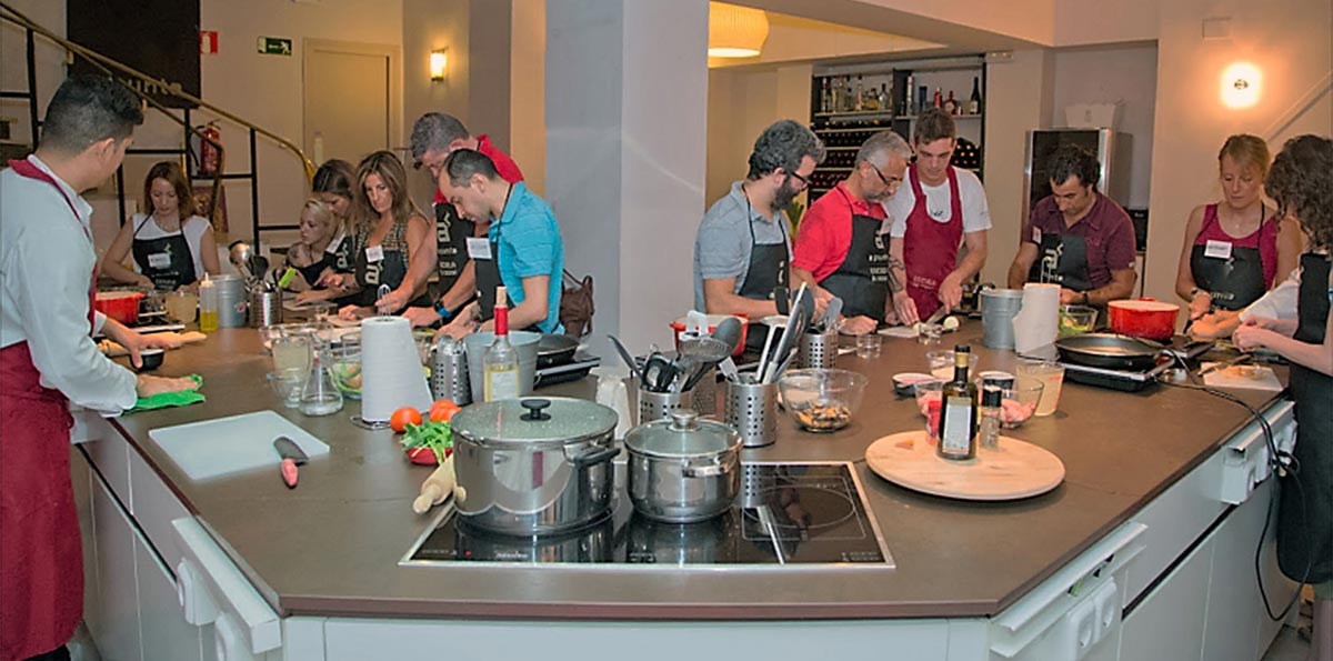 Spanish cooking class in Madrid: paella, tortilla and sangria
