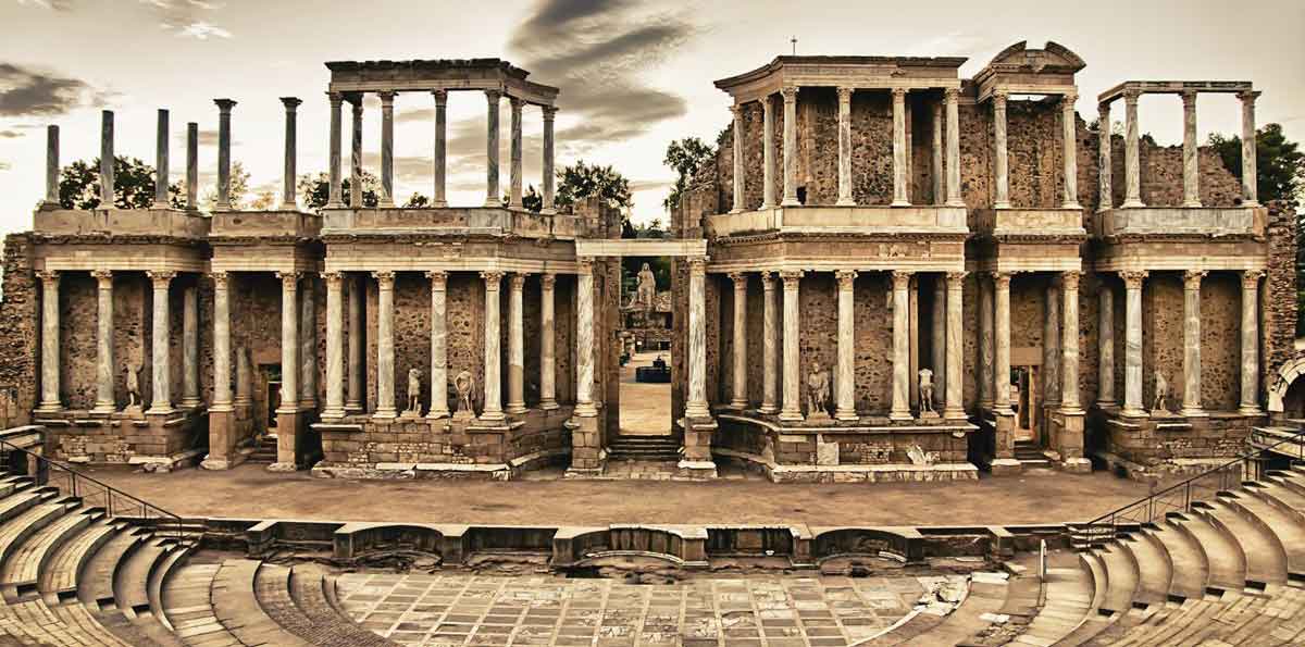 Visita guiada al Teatro y Anfiteatro Romano