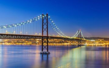 Tour por el Puente 25 de abril y Cristo Rey en bus