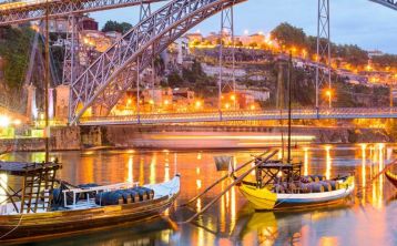Tour Nocturno en Oporto con Cena y Espectáculo de Fado