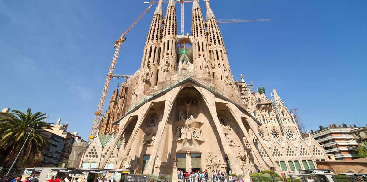 Gaudí VIP Tour: Sagrada Familia & Torres Bellesguard with Brunch