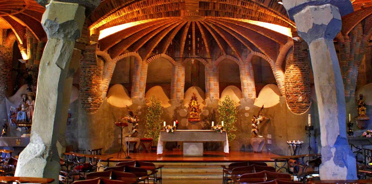 Tour Montserrat y Colonia Güell (Cripta de Gaudí) desde Barcelona