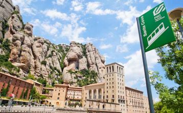 Tour Montserrat y Colonia Güell desde Barcelona Tour Montserrat y Colonia Güell desde Barcelona