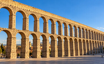 Circuito por Madrid y ciudades Patrimonio con Puy du Fou