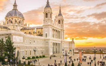 Visita guiada en la Catedral de la Almudena + Palacio Real 