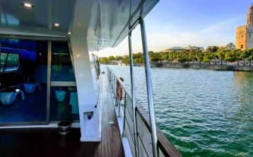 Paseo en barco de lujo por Sevilla