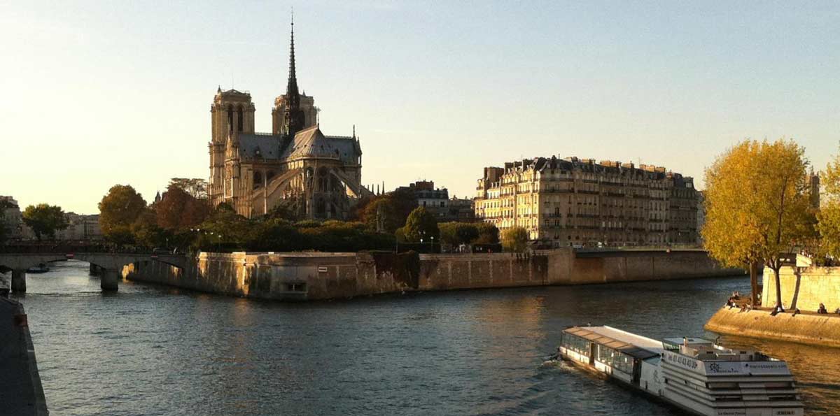 Crucero por el río Sena en París con almuerzo