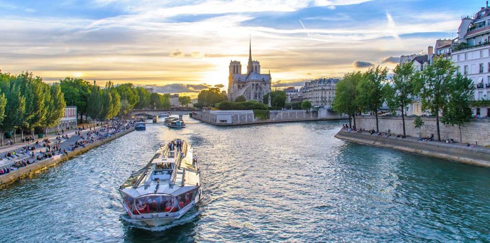 Seine River Cruise with Dinner