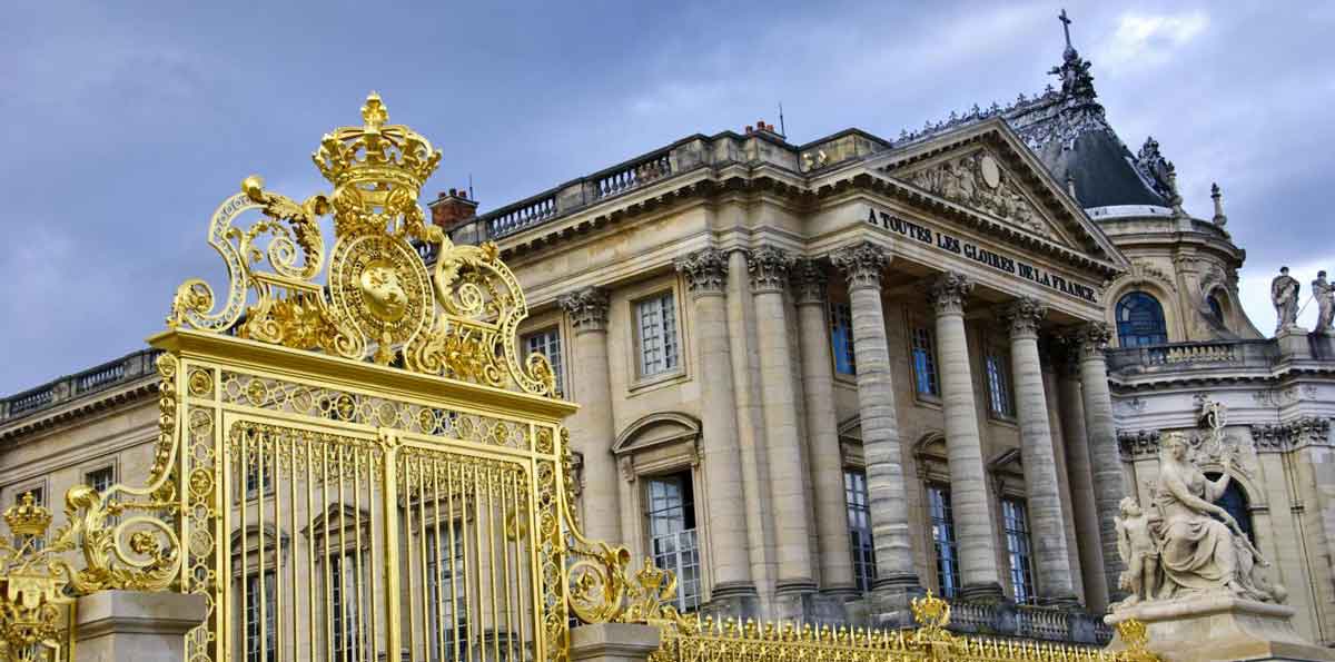 Entrada al Palacio de Versalles con audioguía y bus desde París