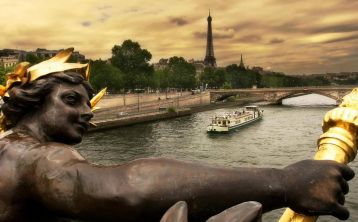 Tour por París con entrada a la Torre Eiffel y Crucero por el Sena Tour por París con entrada a la Torre Eiffel y Crucero por el Sena