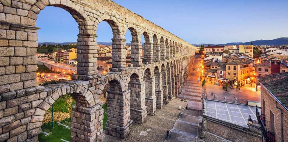 Segovia guided tour: Roman aqueduct, Alcázar and Cathedral
