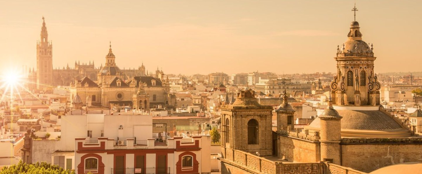 Sevilla: Tour guiado en autobús y Crucero por el Río Guadalquivir